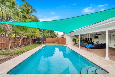 Villa ou maison à louer à Palmetto Bay, Floride: 4 chambres, 216 m2 № 2008857 - photo 16
