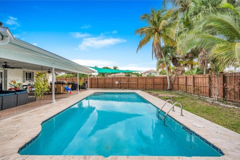 Villa ou maison à louer à Palmetto Bay, Floride: 4 chambres, 216 m2 № 2008857 - photo 20