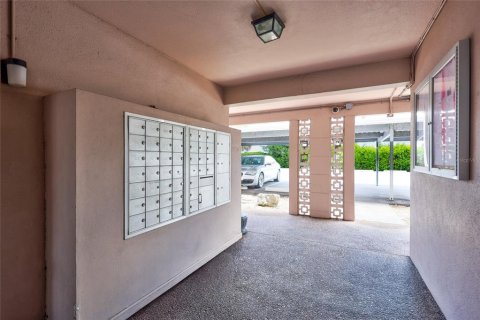 Condo in Saint Petersburg, Florida, 2 bedrooms  № 1907542 - photo 24