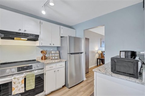 Condo in Saint Petersburg, Florida, 2 bedrooms  № 1907542 - photo 3