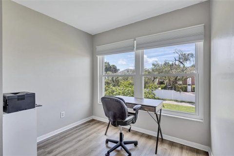 Condo in Saint Petersburg, Florida, 2 bedrooms  № 1907542 - photo 12