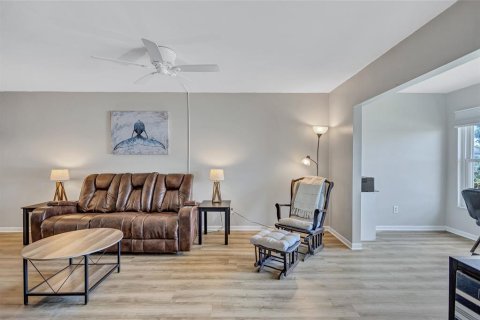 Condo in Saint Petersburg, Florida, 2 bedrooms  № 1907542 - photo 8