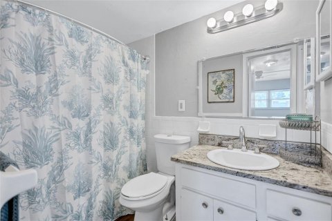 Condo in Saint Petersburg, Florida, 2 bedrooms  № 1907542 - photo 18