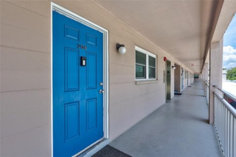 Condo in Saint Petersburg, Florida, 2 bedrooms  № 1907542 - photo 22