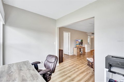 Condo in Saint Petersburg, Florida, 2 bedrooms  № 1907542 - photo 11