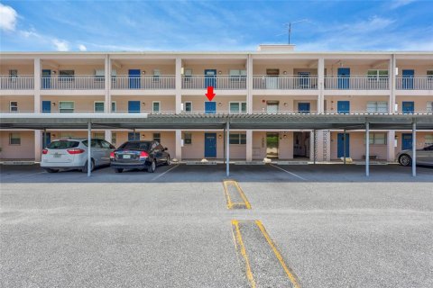 Condo in Saint Petersburg, Florida, 2 bedrooms  № 1907542 - photo 27