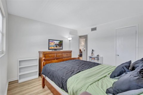 Condo in Saint Petersburg, Florida, 2 bedrooms  № 1907542 - photo 20