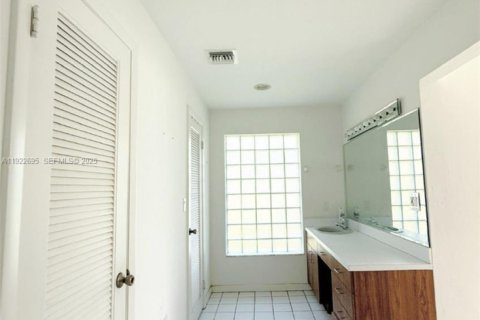 Villa ou maison à vendre à Miami, Floride: 3 chambres, 295.34 m2 № 1976851 - photo 6