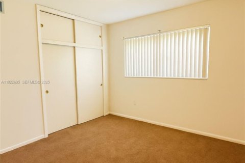 Villa ou maison à vendre à Miami, Floride: 3 chambres, 295.34 m2 № 1976851 - photo 9