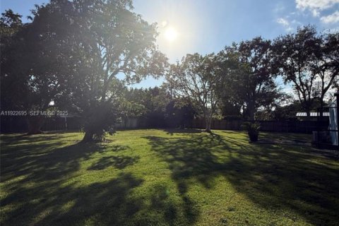 Villa ou maison à vendre à Miami, Floride: 3 chambres, 295.34 m2 № 1976851 - photo 14