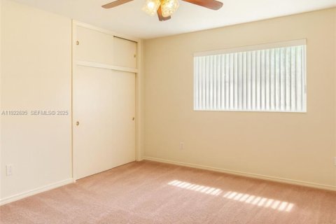 Villa ou maison à vendre à Miami, Floride: 3 chambres, 295.34 m2 № 1976851 - photo 10