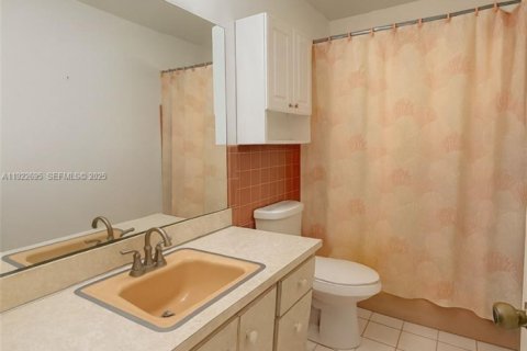 Villa ou maison à vendre à Miami, Floride: 3 chambres, 295.34 m2 № 1976851 - photo 11