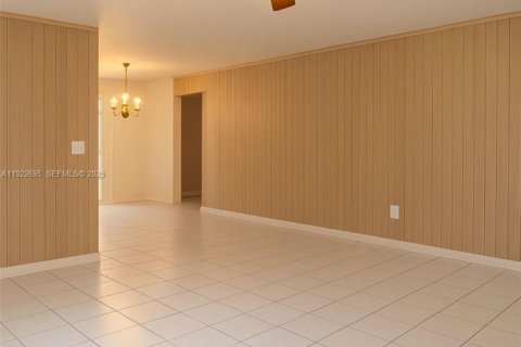 Villa ou maison à vendre à Miami, Floride: 3 chambres, 295.34 m2 № 1976851 - photo 3