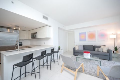 Condo in Miami, Florida, 1 bedroom  № 1933773 - photo 5