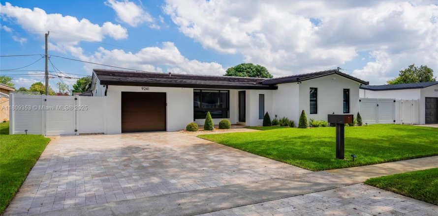 House in Cooper City, Florida 4 bedrooms, 168.52 sq.m. № 1752102
