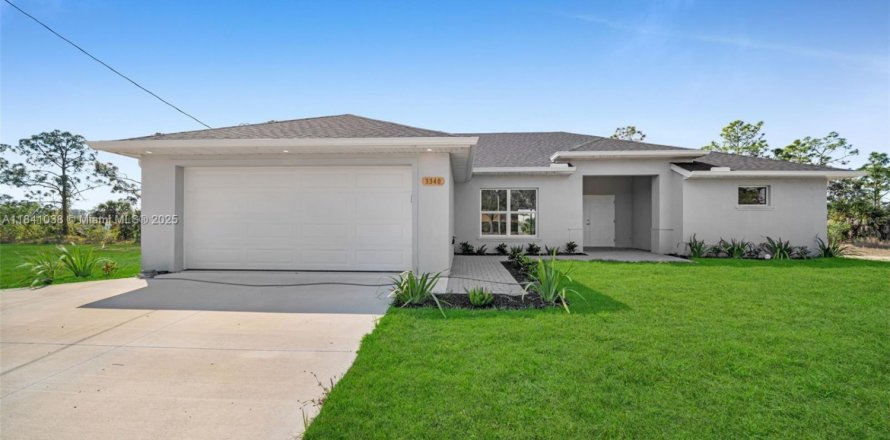 House in Cape Coral, Florida 4 bedrooms, 164.81 sq.m. № 1830979