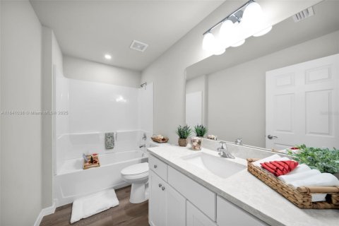 House in Cape Coral, Florida 4 bedrooms, 164.81 sq.m. № 1830979 - photo 18