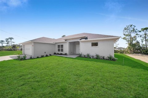 House in Cape Coral, Florida 4 bedrooms, 164.81 sq.m. № 1830979 - photo 3