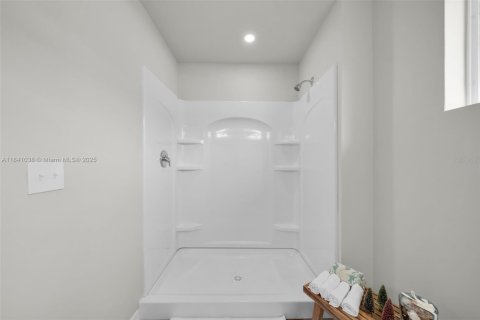 House in Cape Coral, Florida 4 bedrooms, 164.81 sq.m. № 1830979 - photo 13