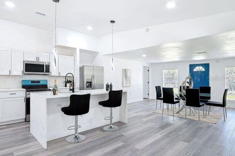 Villa ou maison à vendre à DeLand, Floride: 4 chambres, 183.95 m2 № 1550546 - photo 12
