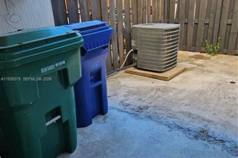 Touwnhouse à louer à Miami, Floride: 2 chambres, 104.98 m2 № 1995998 - photo 11