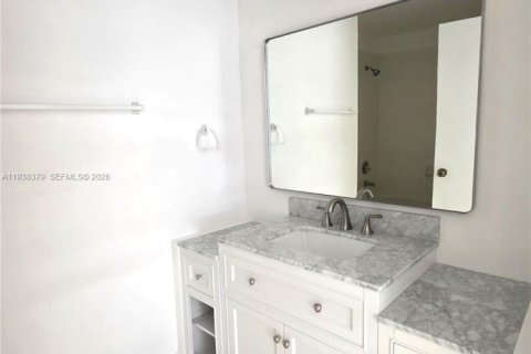 Touwnhouse à louer à Miami, Floride: 2 chambres, 104.98 m2 № 1995998 - photo 29