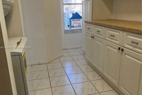 Touwnhouse à louer à Miami, Floride: 2 chambres, 104.98 m2 № 1995998 - photo 21