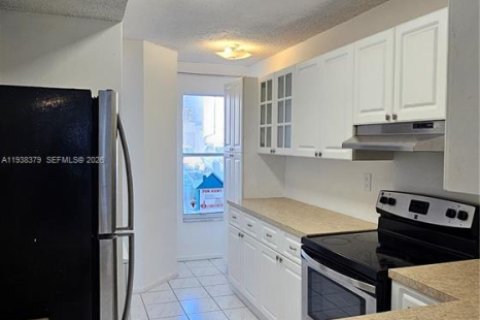 Touwnhouse à louer à Miami, Floride: 2 chambres, 104.98 m2 № 1995998 - photo 18