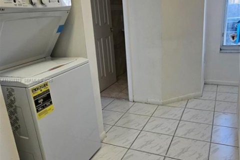 Touwnhouse à louer à Miami, Floride: 2 chambres, 104.98 m2 № 1995998 - photo 20