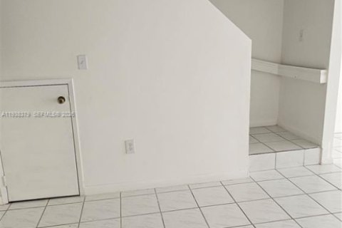 Touwnhouse à louer à Miami, Floride: 2 chambres, 104.98 m2 № 1995998 - photo 13