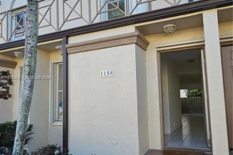 Touwnhouse à louer à Miami, Floride: 2 chambres, 104.98 m2 № 1995998 - photo 2