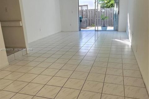 Touwnhouse à louer à Miami, Floride: 2 chambres, 104.98 m2 № 1995998 - photo 12