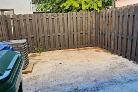 Touwnhouse à louer à Miami, Floride: 2 chambres, 104.98 m2 № 1995998 - photo 10