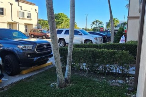 Touwnhouse à louer à Miami, Floride: 2 chambres, 104.98 m2 № 1995998 - photo 3