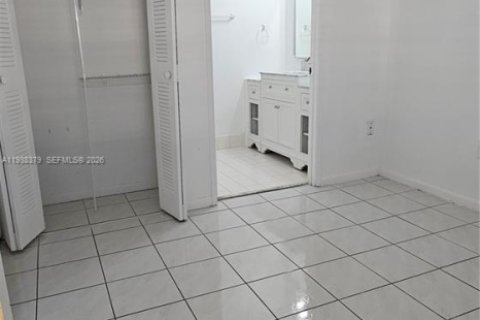 Touwnhouse à louer à Miami, Floride: 2 chambres, 104.98 m2 № 1995998 - photo 24