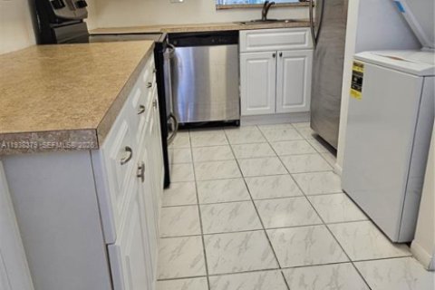 Touwnhouse à louer à Miami, Floride: 2 chambres, 104.98 m2 № 1995998 - photo 16