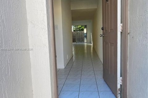 Touwnhouse à louer à Miami, Floride: 2 chambres, 104.98 m2 № 1995998 - photo 8