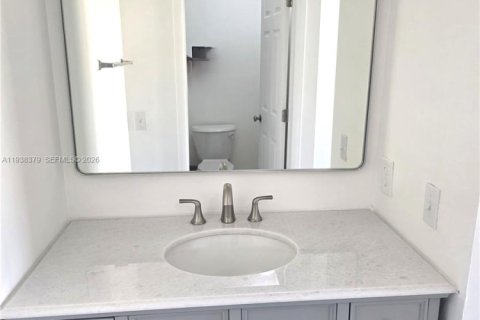 Touwnhouse à louer à Miami, Floride: 2 chambres, 104.98 m2 № 1995998 - photo 30