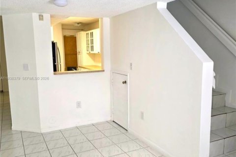 Touwnhouse à louer à Miami, Floride: 2 chambres, 104.98 m2 № 1995998 - photo 14