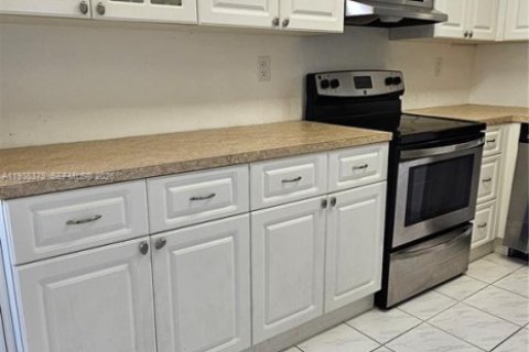 Touwnhouse à louer à Miami, Floride: 2 chambres, 104.98 m2 № 1995998 - photo 17