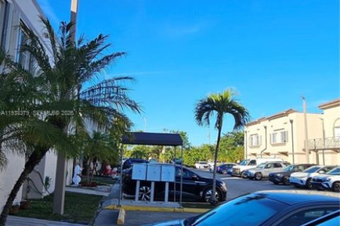 Touwnhouse à louer à Miami, Floride: 2 chambres, 104.98 m2 № 1995998 - photo 6