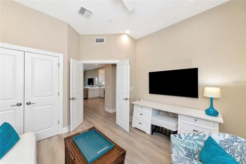 Townhouse in Sarasota, Florida 4 bedrooms, 162.11 sq.m. № 2322917 - photo 23