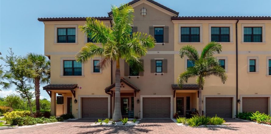 Townhouse in Sarasota, Florida 4 bedrooms, 162.11 sq.m. № 2322917