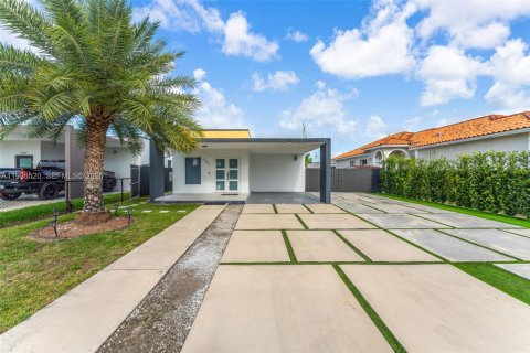 House in Miami, Florida 3 bedrooms, 138.61 sq.m. № 2090592