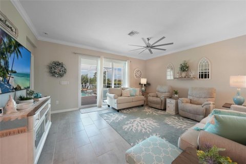 Casa en venta en Port Charlotte, Florida, 4 dormitorios, 188.31 m2 № 1900000 - foto 13