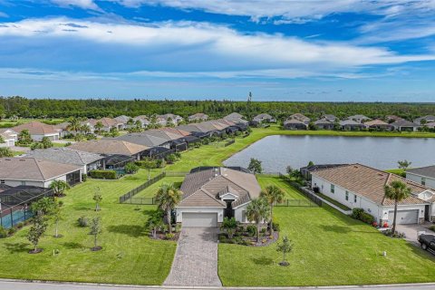 Casa en venta en Port Charlotte, Florida, 4 dormitorios, 188.31 m2 № 1900000 - foto 1