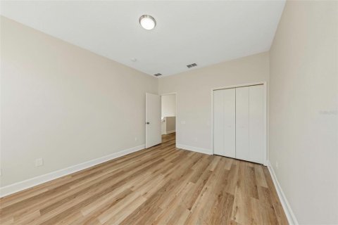 Townhouse in Saint Petersburg, Florida 3 bedrooms, 167.69 sq.m. № 2418517 - photo 22