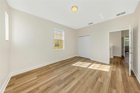 Townhouse in Saint Petersburg, Florida 3 bedrooms, 167.69 sq.m. № 2418517 - photo 25