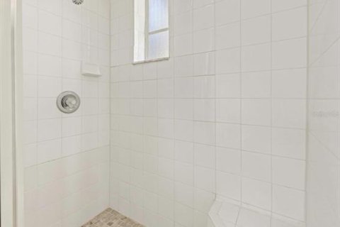 Townhouse in Saint Petersburg, Florida 3 bedrooms, 167.69 sq.m. № 2418517 - photo 20