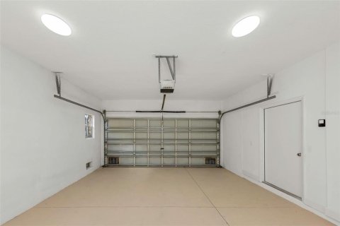 Townhouse in Saint Petersburg, Florida 3 bedrooms, 167.69 sq.m. № 2418517 - photo 29